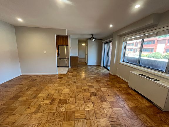 3rd image of 1508 S George Mason Dr APT 13