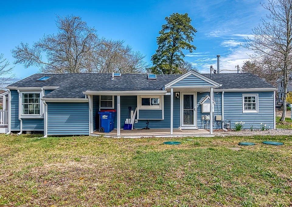 1st image of 28 Lakeview Dr
