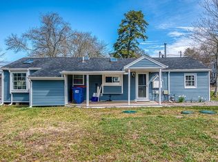 28 Lakeview Dr, East Wareham, MA 02538