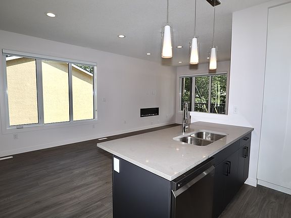 1082086Ave - 13_08232020
