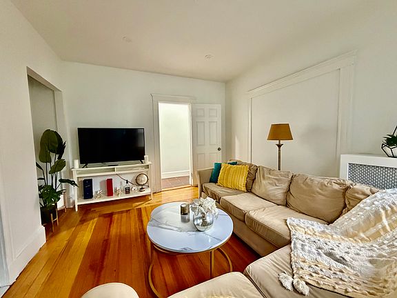 3rd image of 22 James St #24