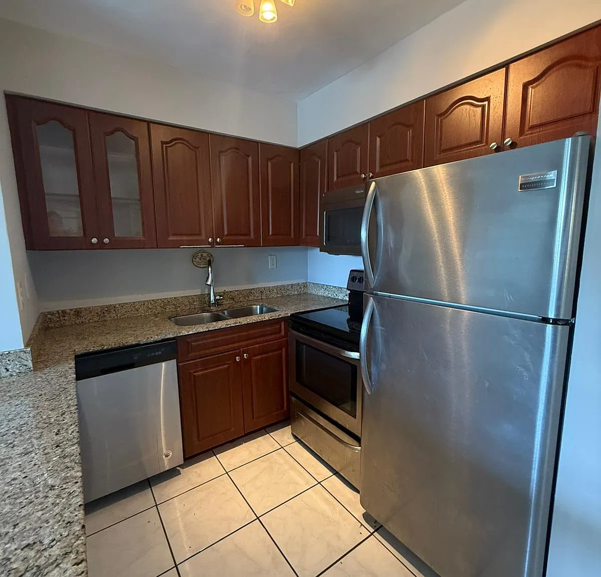 4051 NE 13th Ave — Photo 3