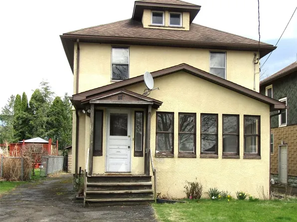 10 1/2 N Liberty Ave, Endicott, NY 13760