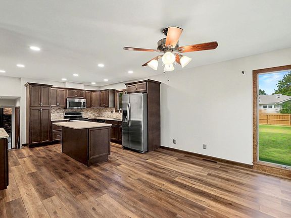 4th image of 419 N Mimosa Dr