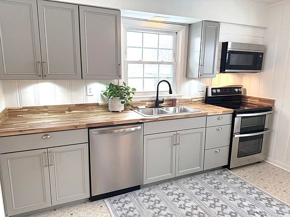 4th image of 110 Tulip Dr