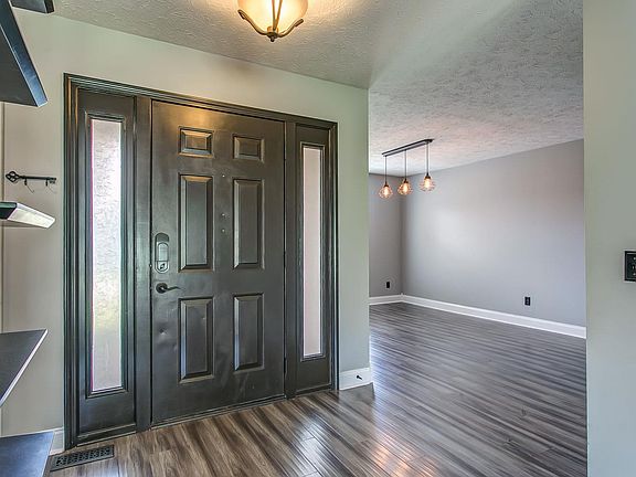 5th image of 403 Clarkston Dr