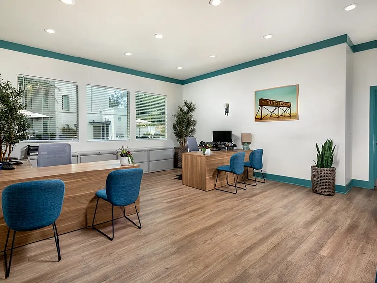 Latitude 33 — Photo 25