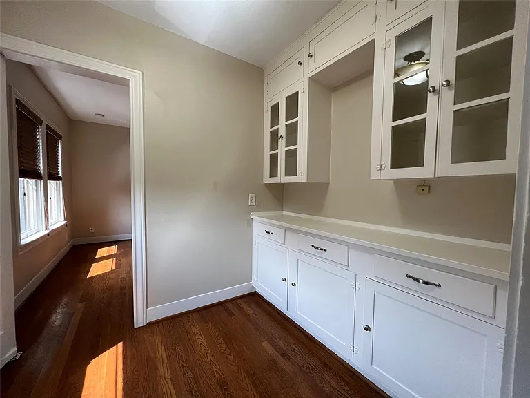 4410 Pease St #2 — Photo 6