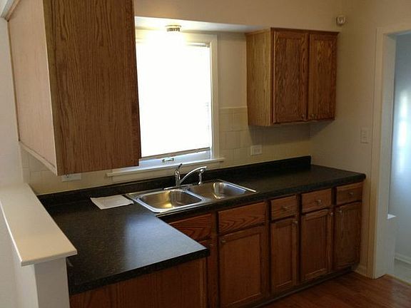 4th image of 556 Riverview Dr
