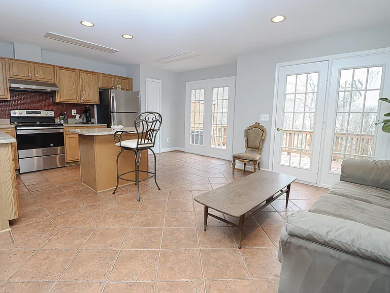 3900 Kathryn Jean Ct — Photo 6