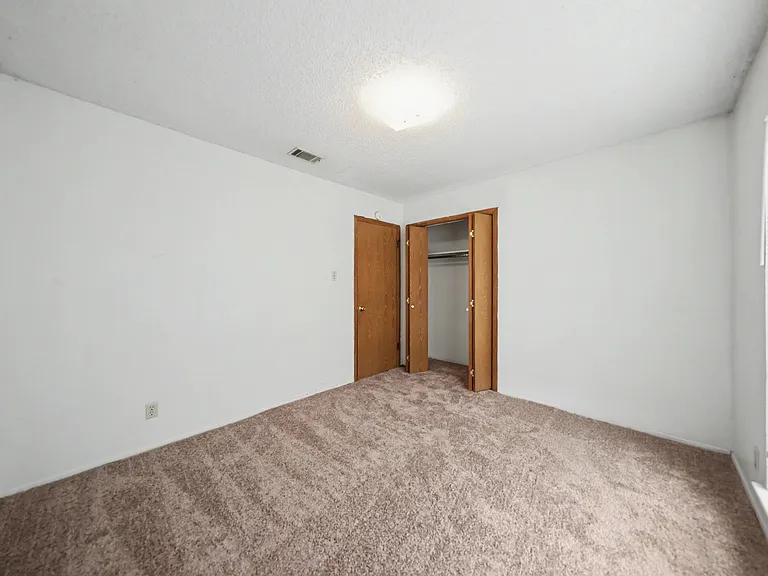 705 W Ave D, Belton — Photo 11