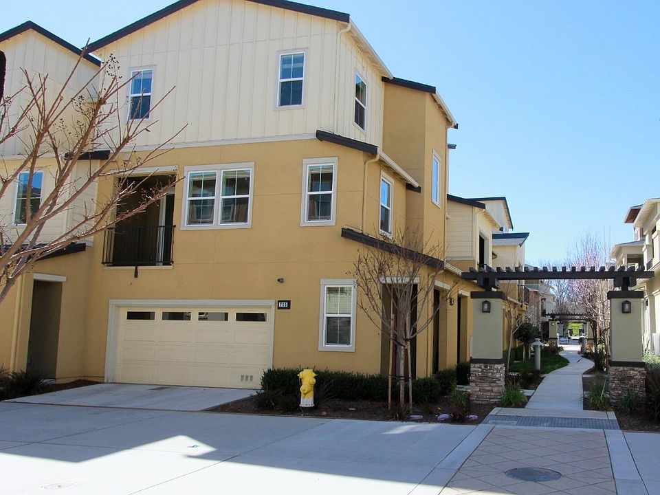 1st image of 715 Elderberry Dr