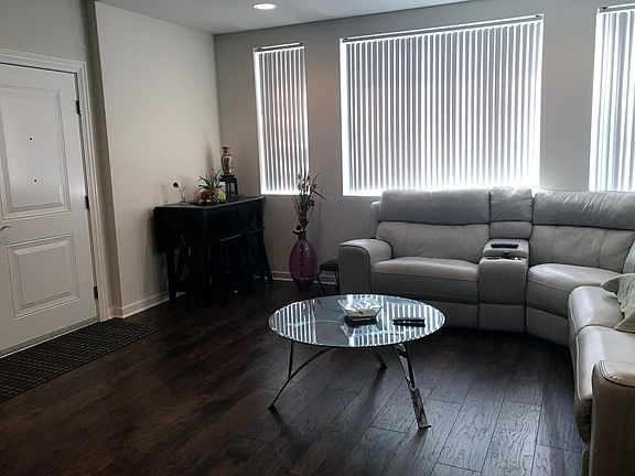 4th image of 2957 N Harlem Ave #100
