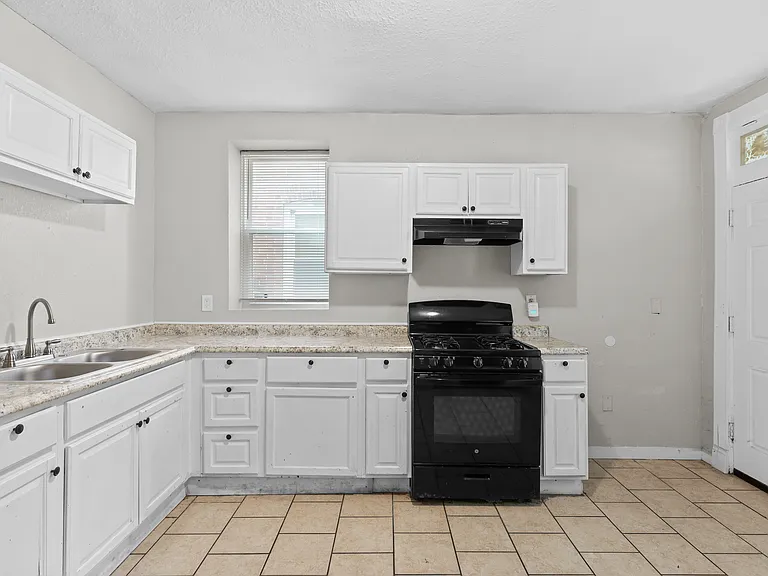 2833 Miami St — Photo 24