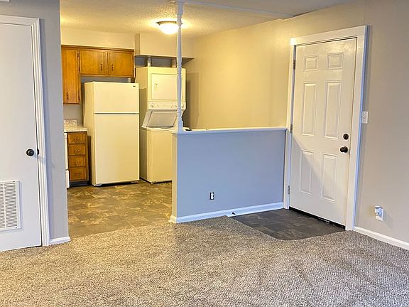 3rd image of 526 Main St APT 6