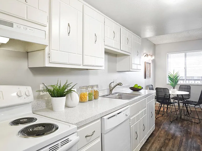 Weston Ridge Apartments — Photo 9