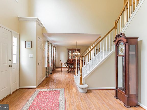5th image of 128 E Delaware Canal Ct