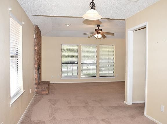 3rd image of 7011 Overton Park #7011