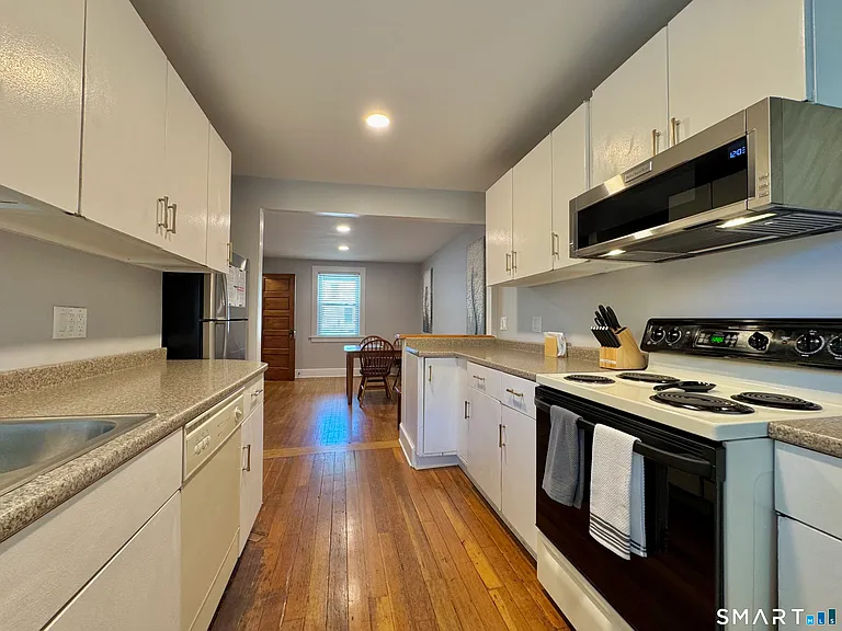 69 Morse Ave — Photo 9