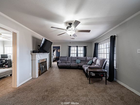 5th image of 406 N Swenson St
