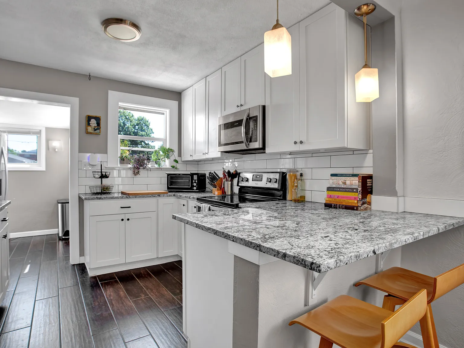 4 bed, 1411 sqft, $2,690 — Photo 3