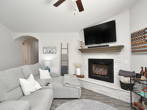 3rd image of 105 Royal Pine Way