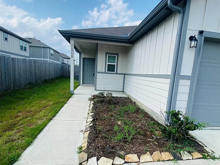 11750 Armadale Dr — Photo 3