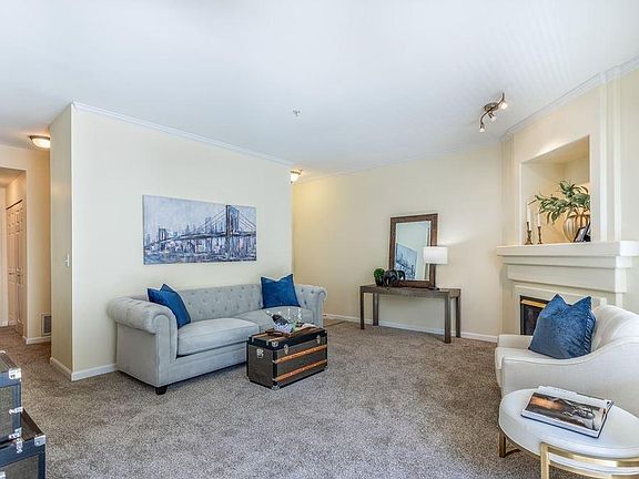 3rd image of 25235 SE Klahanie Blvd APT L203