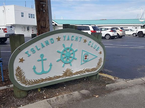 2nd image of 200 Windward Psge #15