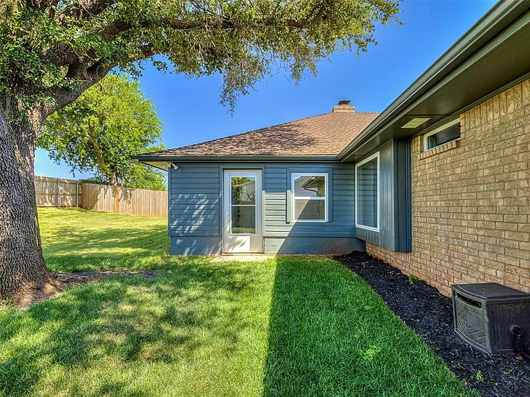 6917 Woodridge Ave — Photo 39