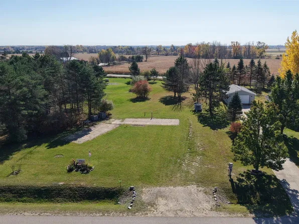 1657 Berkshire Dr, Gladwin, MI 48624