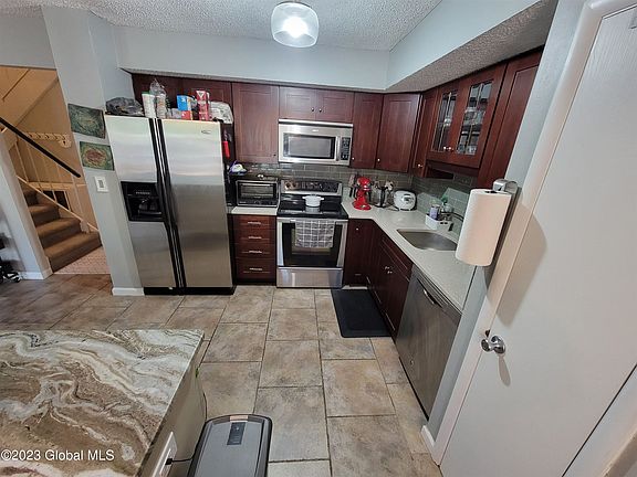 5th image of 236 Woodscape Dr