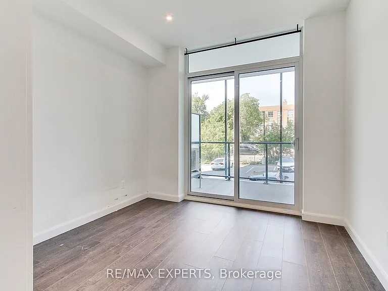 741 King St W #103 — Photo 24