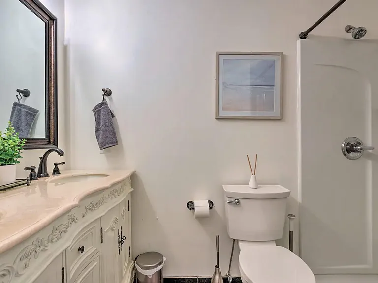 126 Royal Ln — Photo 14