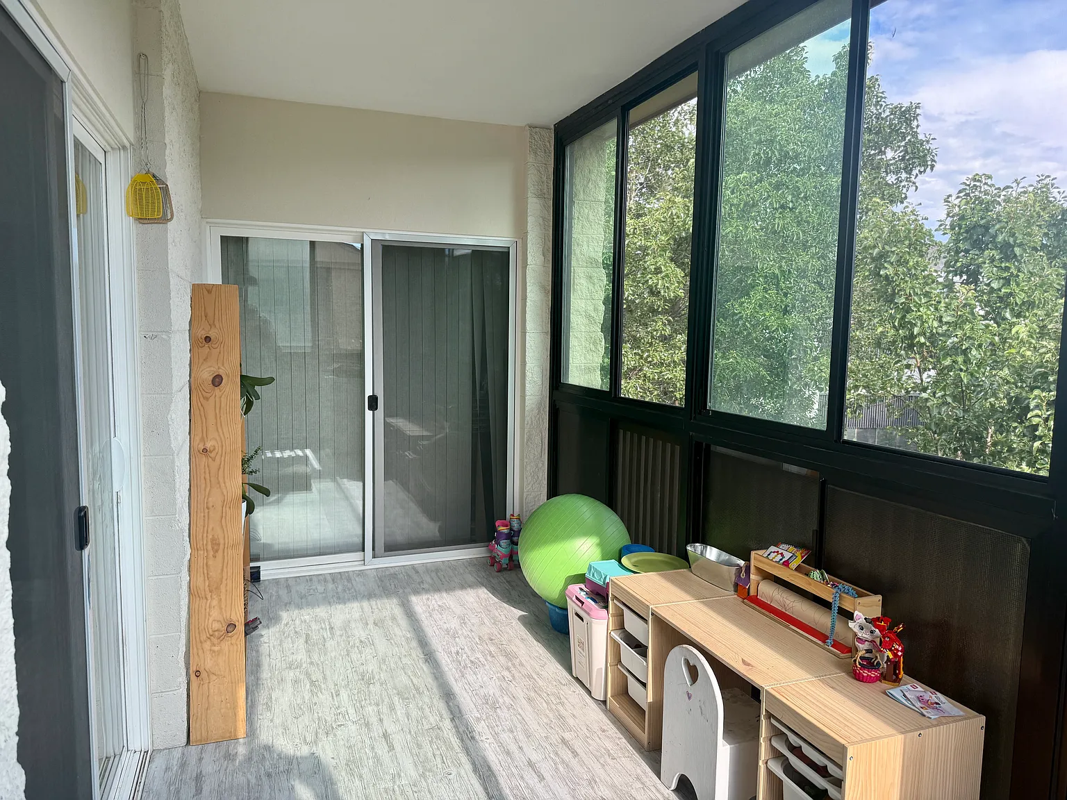 2 bed, 1300 sqft, $2,500 — Photo 4