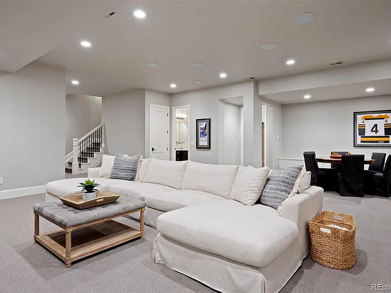 1350 E Greenwood Ln — Photo 38