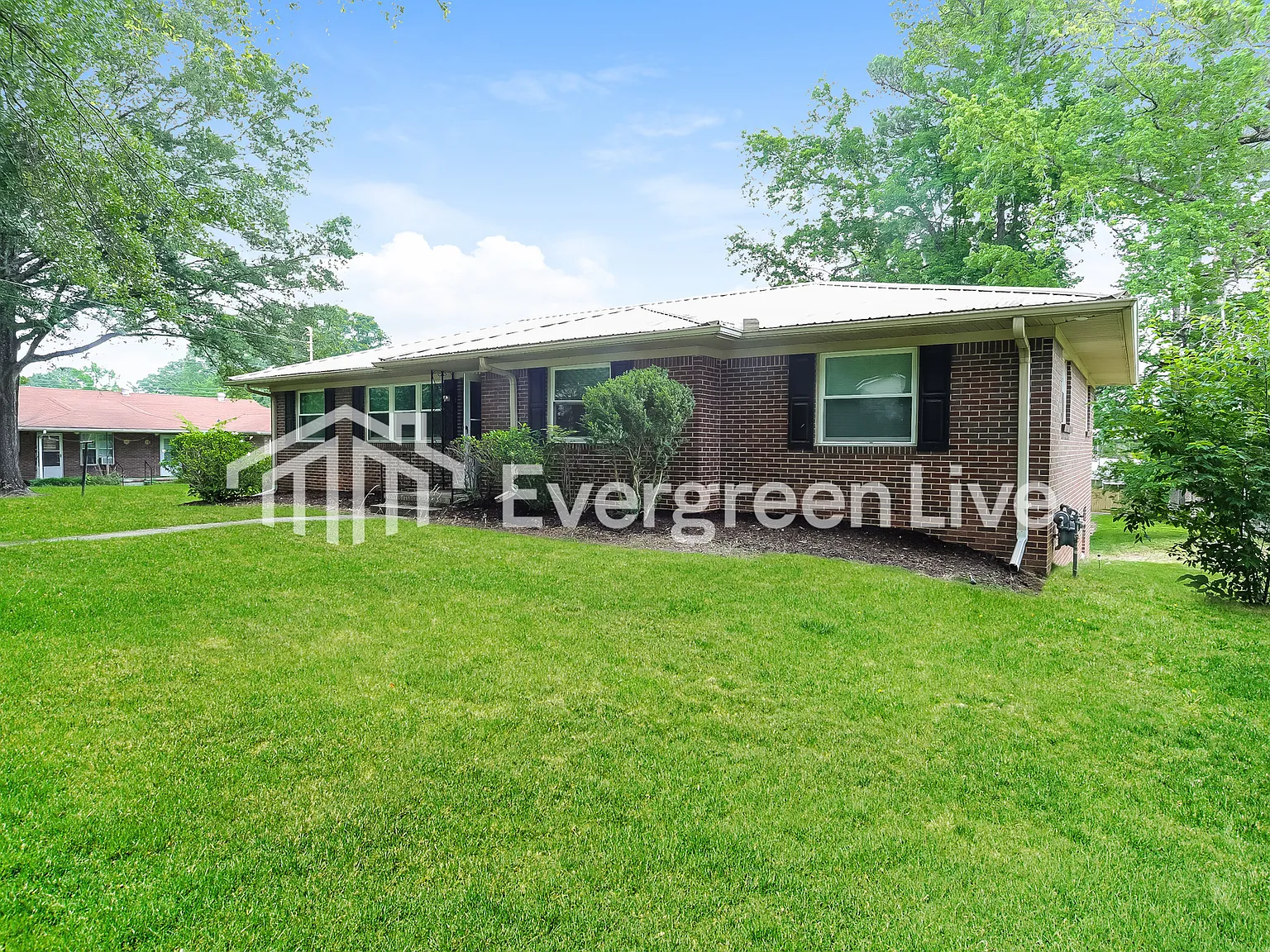 3 bed, 2.0 bath, 1568 sqft, $1,295 — Photo 2