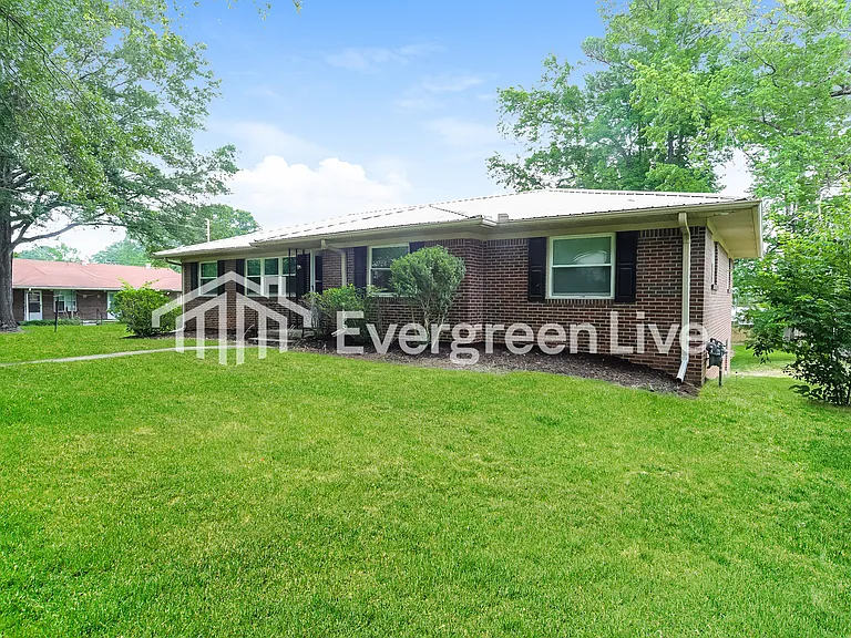 636 Blanton Ln — Photo 2