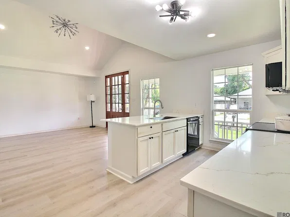 8608 Nottaway St, Denham Springs, LA 70726
