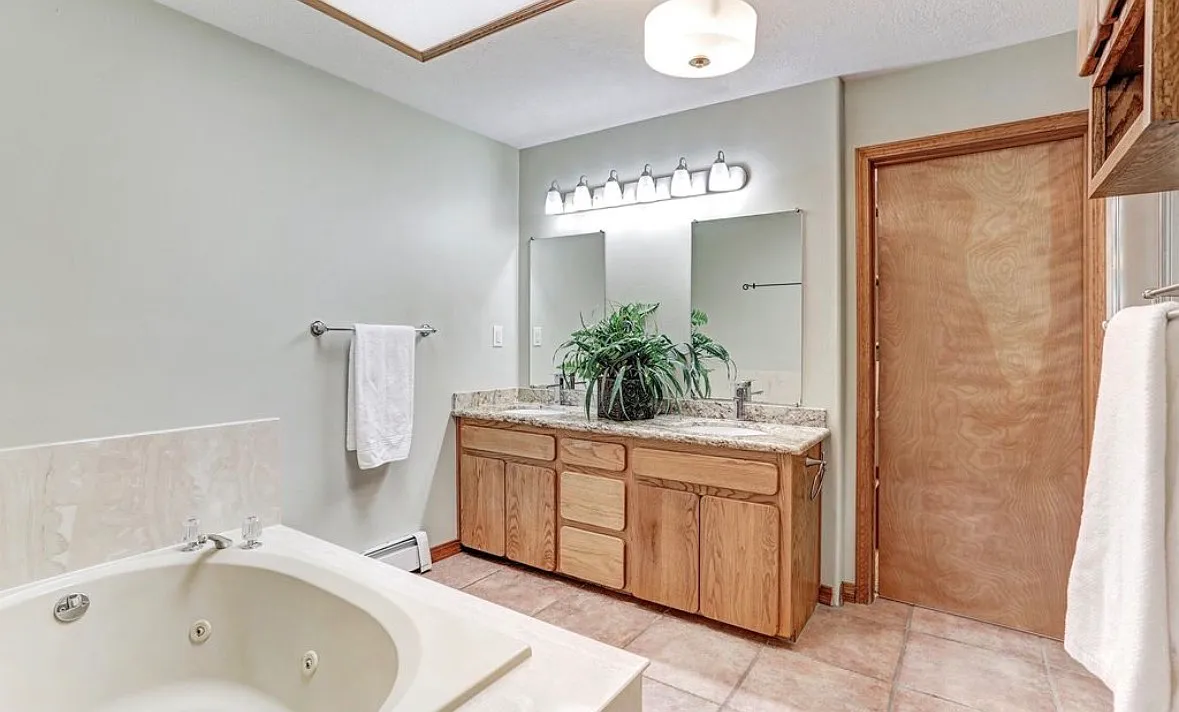 3 bed, 3.5 bath, 2535 sqft, $3,000 — Photo 4