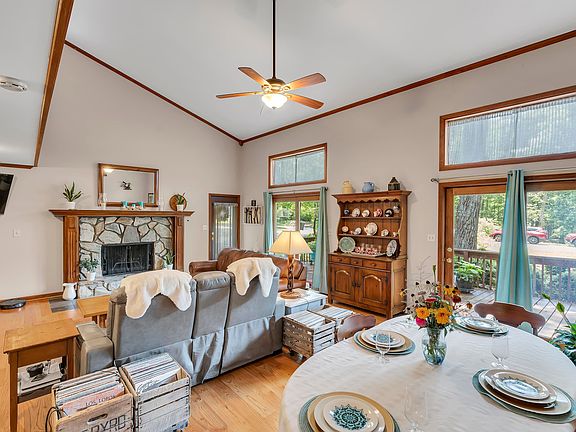 2nd image of 128 Dogwood Ln