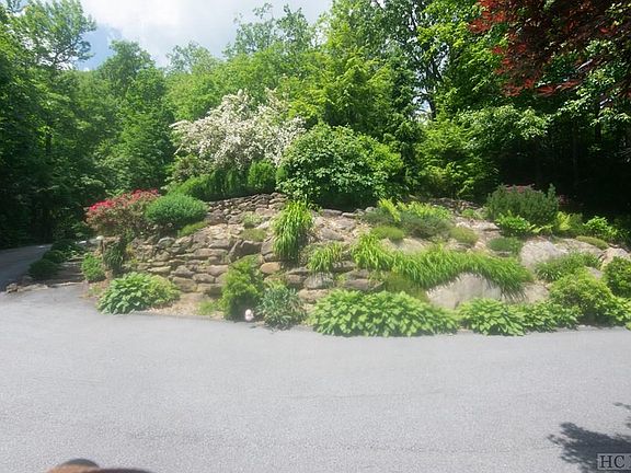 3rd image of 614 Fairway Dr