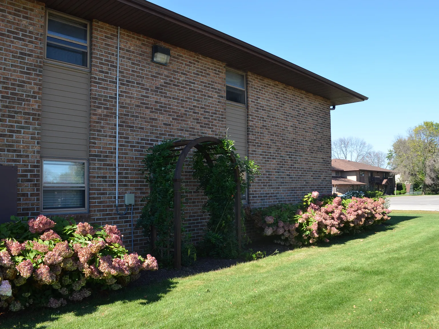 Applegate Apartments — Photo 4