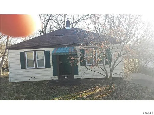 420 Ames Pl photo 1