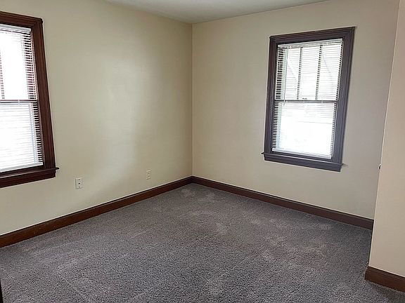 5th image of 811 Beecher St