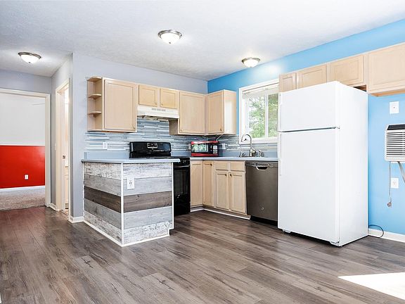 2nd image of 2725 Fashion Ave