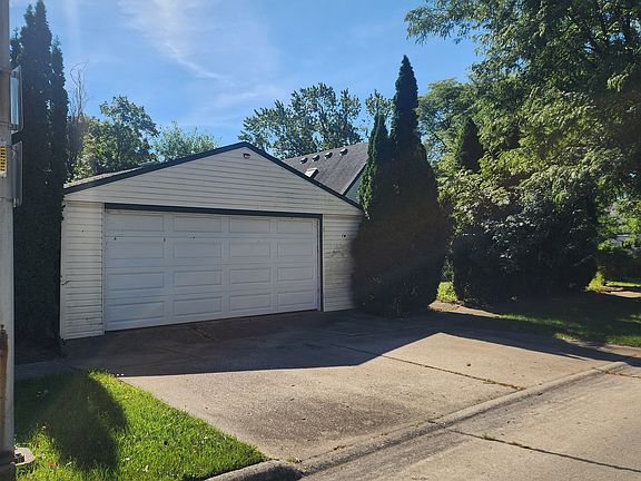 2nd image of 19905 Kingsville St