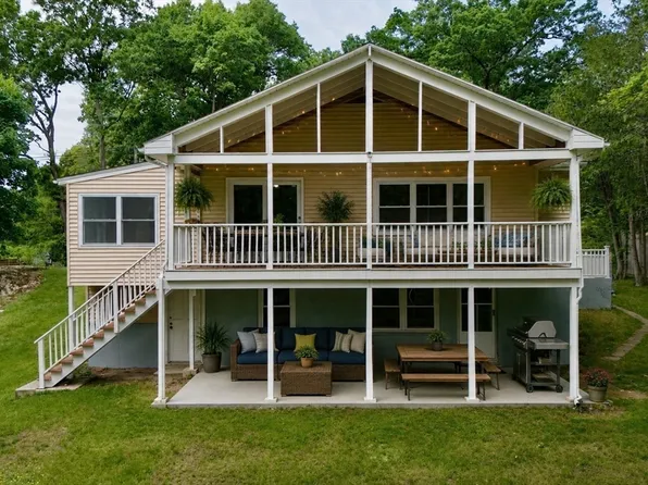 82 Cottage St, Natick, MA 01760