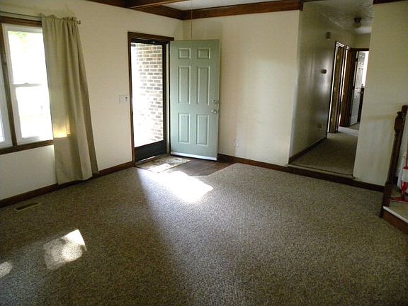 5th image of 606 E 3rd St
