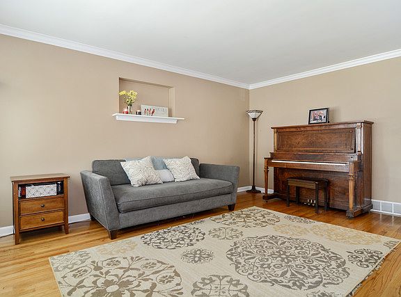 4th image of 409 N Catalpa Ave